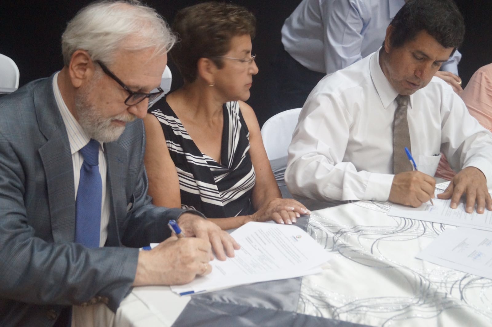 Acuerdo de Cooperaciòn entre Young Americas Business Trust (YABT Ecuador) y Consorcio de Municipios de la Amazonía y Galápagos (COMAGA)(23 de marzo de 2016)